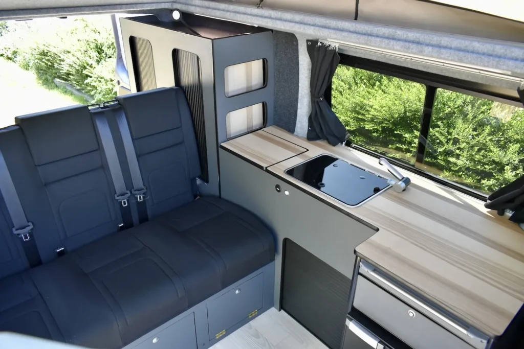 location-van-amenage-toulouse_8_11zon