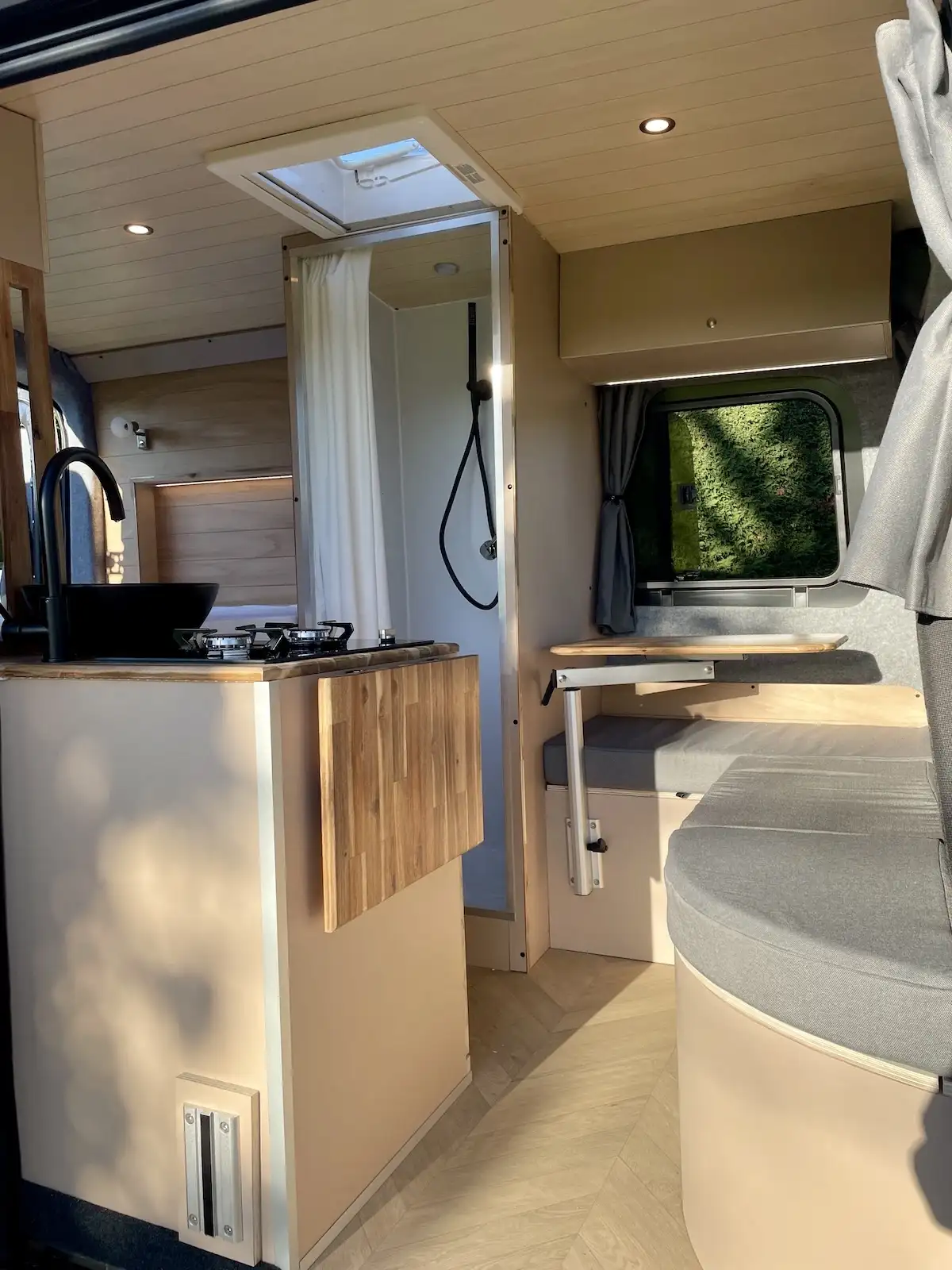 Fourgon-aménagé-douche_7