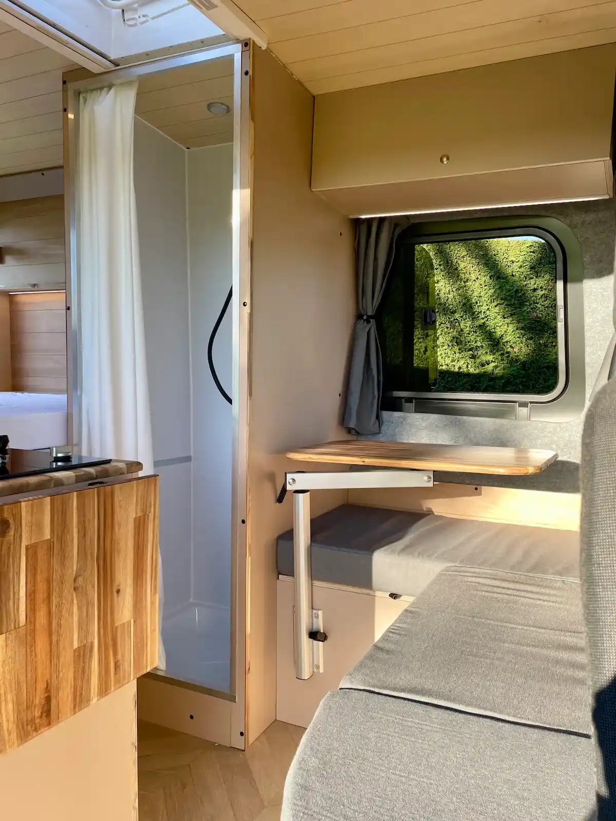 Volkswagen-Crafter-amenageur_4_11zon_3_11zon