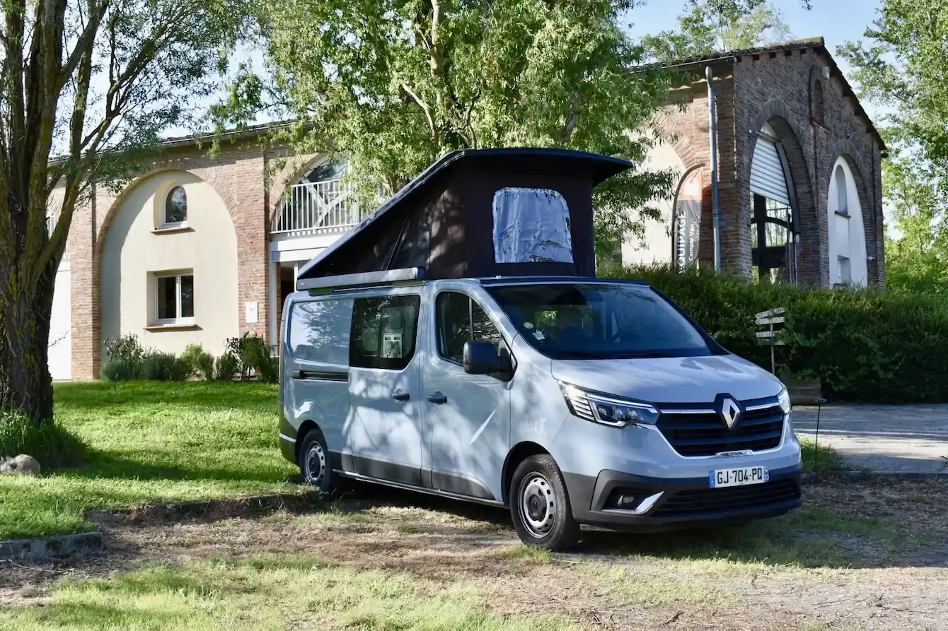 Toit-relevable-Renault-Trafic_4_11zon